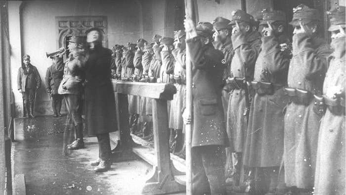 Polacy z armii austriackiej składają przysięgę na odwachu (siedzibie warty garnizonu) krakowskim
